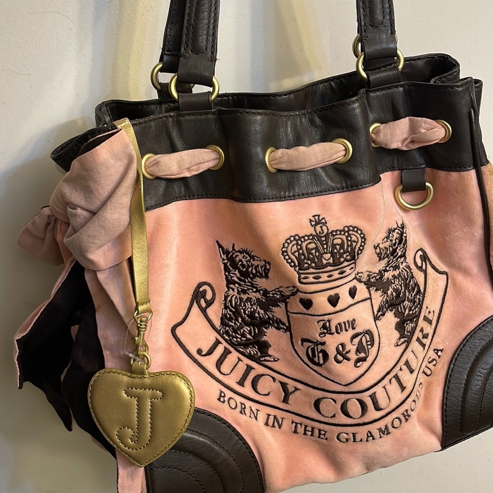 Vintage bag in good condition very clean inside
